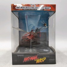 Hot Toys Ant-Man on Flying Ant and the Wasp Action Figure Model Marvel
