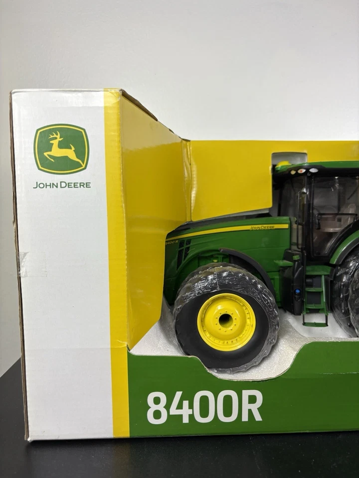 ERTL 1/16 Prestige Collection John Deere 8400R Tractor with Duals Front & Back - Image 2 of 4