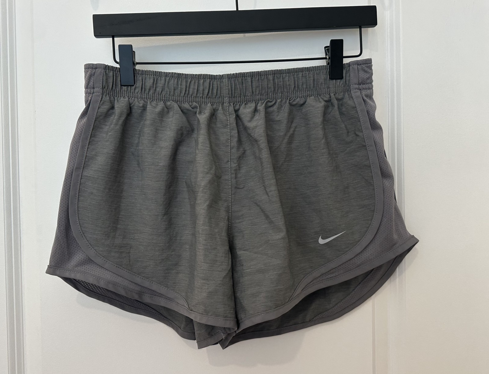 Nike Dri-Fit Womens Gray Athletic Shorts Size Medium