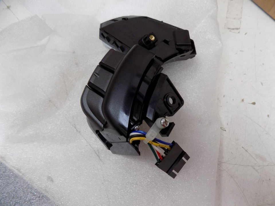 Genuine Range Rover Evoque 2015-2018 Steering Wheel Switch LR087450 - Image 2 of 2