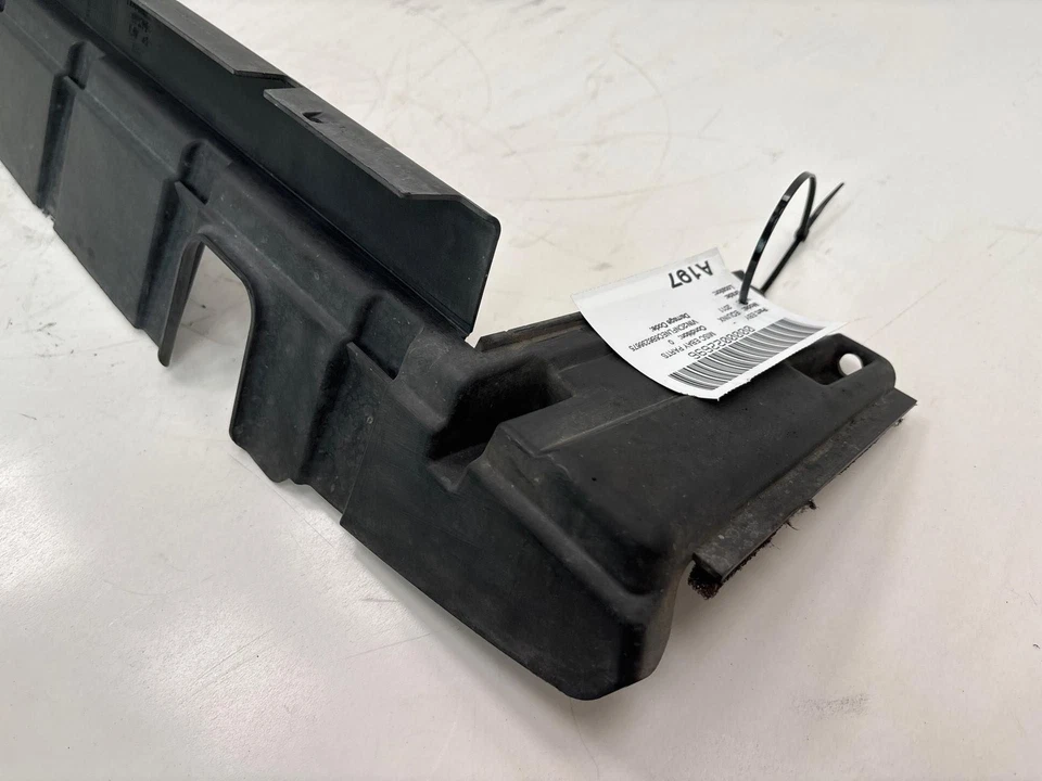 Deflector inferior de aire radiador Chevrolet Equinox 2010-2015 OEM 15844002 Foto 4 de 4