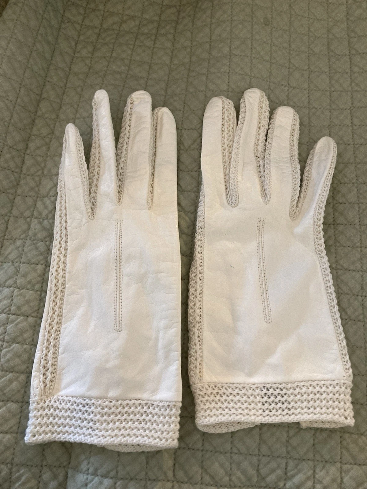 Vintage WOMEN'S WHITE LEATHER genuine kid leather DRIVING GLOVES crochet