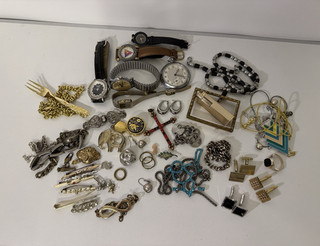 Konvolut Schmuck Uhren Armbändern Ringe Anhänger Manschetten