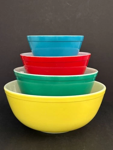 Vintage Pyrex Set of Four Primary Colors Nesting Mixing Bowls 1950s Series 400