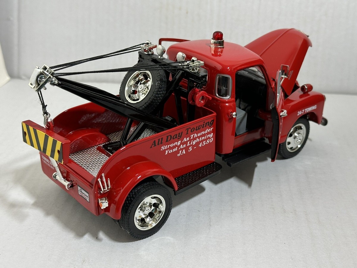 JADA SHOWROOM 1953 CHEVY WRECKER TOW TRUCK RED 1:24 DIECAST MODEL