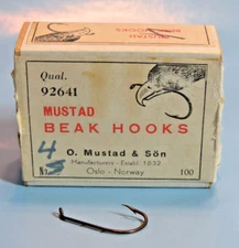 Vintage O Mustad & Son  Beak Hooks  50  SZ 4  Hollow Point Special  Rare Box