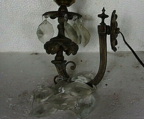 Vintage wall mount SCONCE with electric lamp and glass shade - Picture 3 of 4