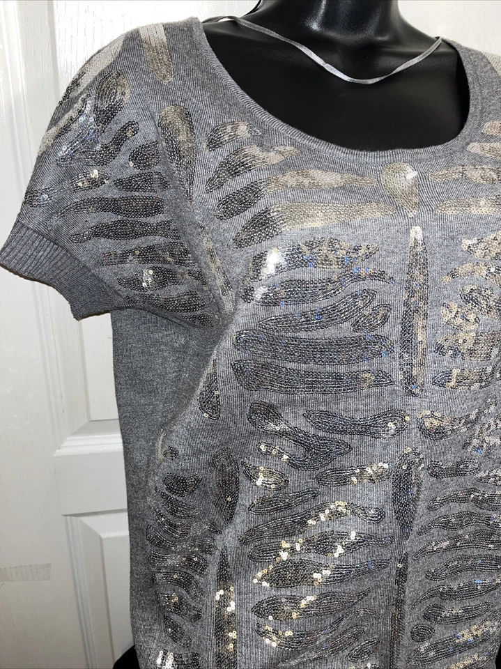 Arden B. Pullover gris plata lentejuelas manga corta para mujer talla X-pequeño Foto 2 de 4