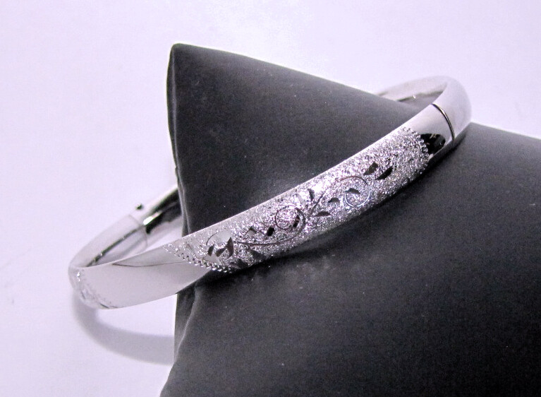 Vintage A&Z Sterling Silver Hinged Bangle Bracelet with Engraved Design-image