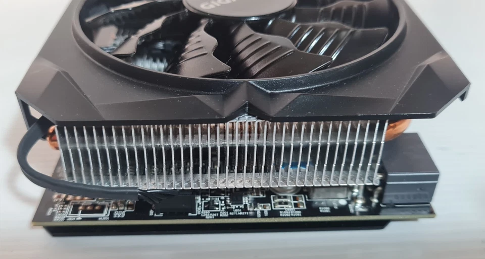 GIGABYTE AMD Radeon R9 380 4GB GDDR5 G1 Gaming Graphics Card GPU - Image 2 of 4