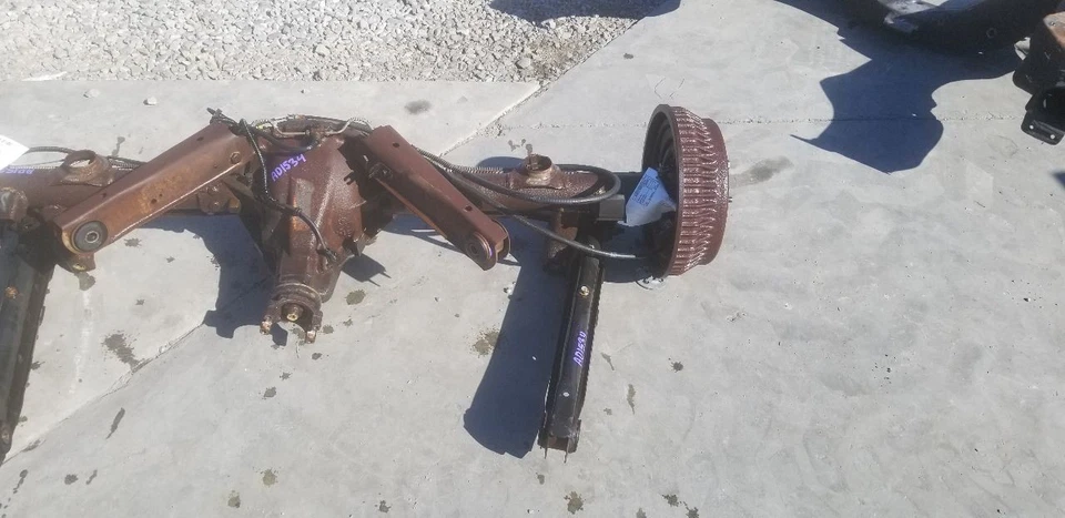 96 CHEVY CAPRICE SEDAN DRUM BRAKE REAR AXLE WITH DIFFERENTIAL 2.93 RATIO G80 Foto 3 de 4