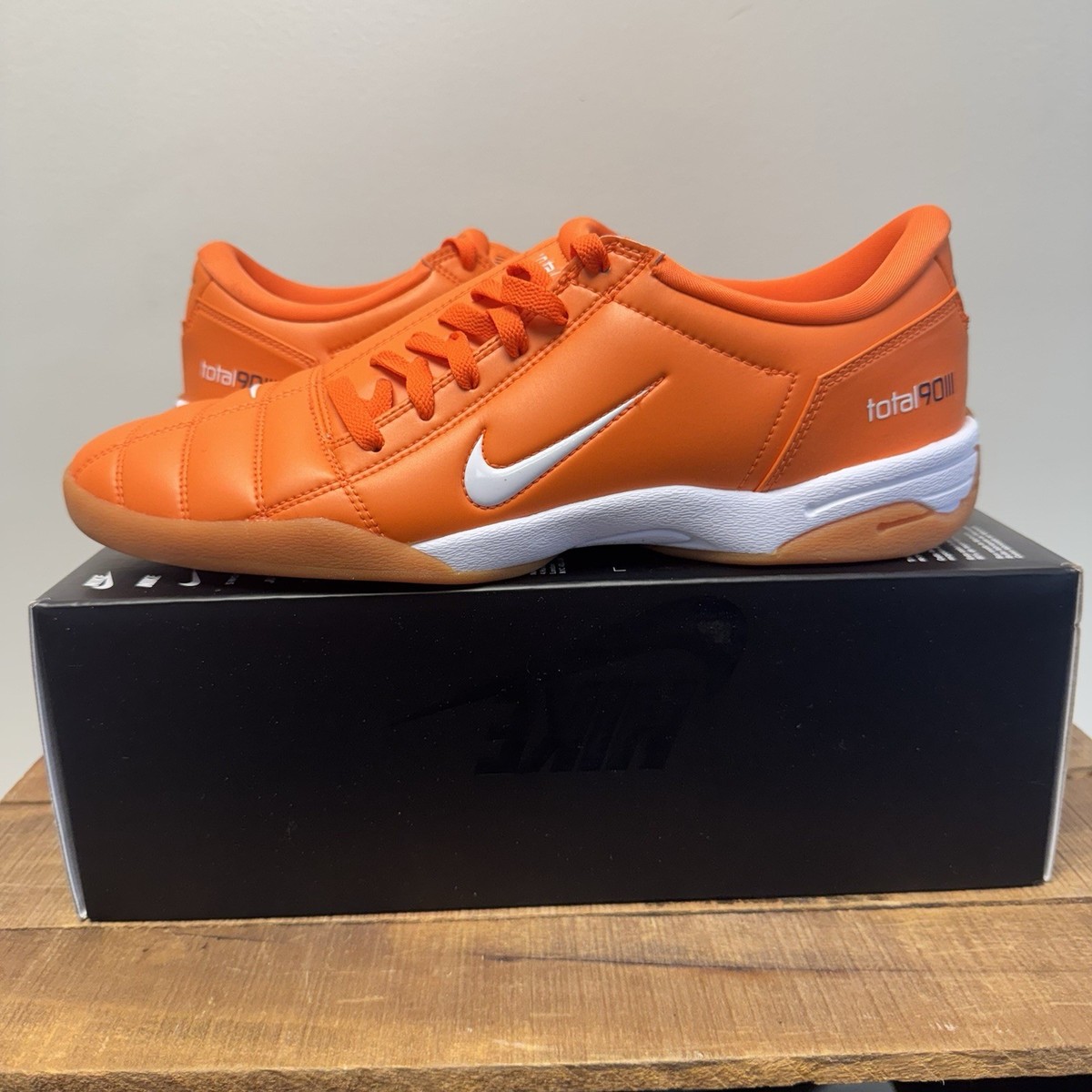 NIKE トータル90 Safety Orange Total 90 'Safety Orange' (HJ9351-800). Nike SNKRS