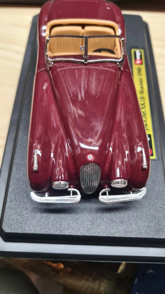 jaguar XM 120 roadstar Burago  - Immagine 2 di 4