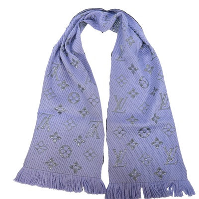 ルイヴィトンLouis Vuitton ◆ライトブルーマフラーM71166 Louis Vuitton LOGOMANIA SHINE Light Blue Scarf Ref M71166 BNWOT