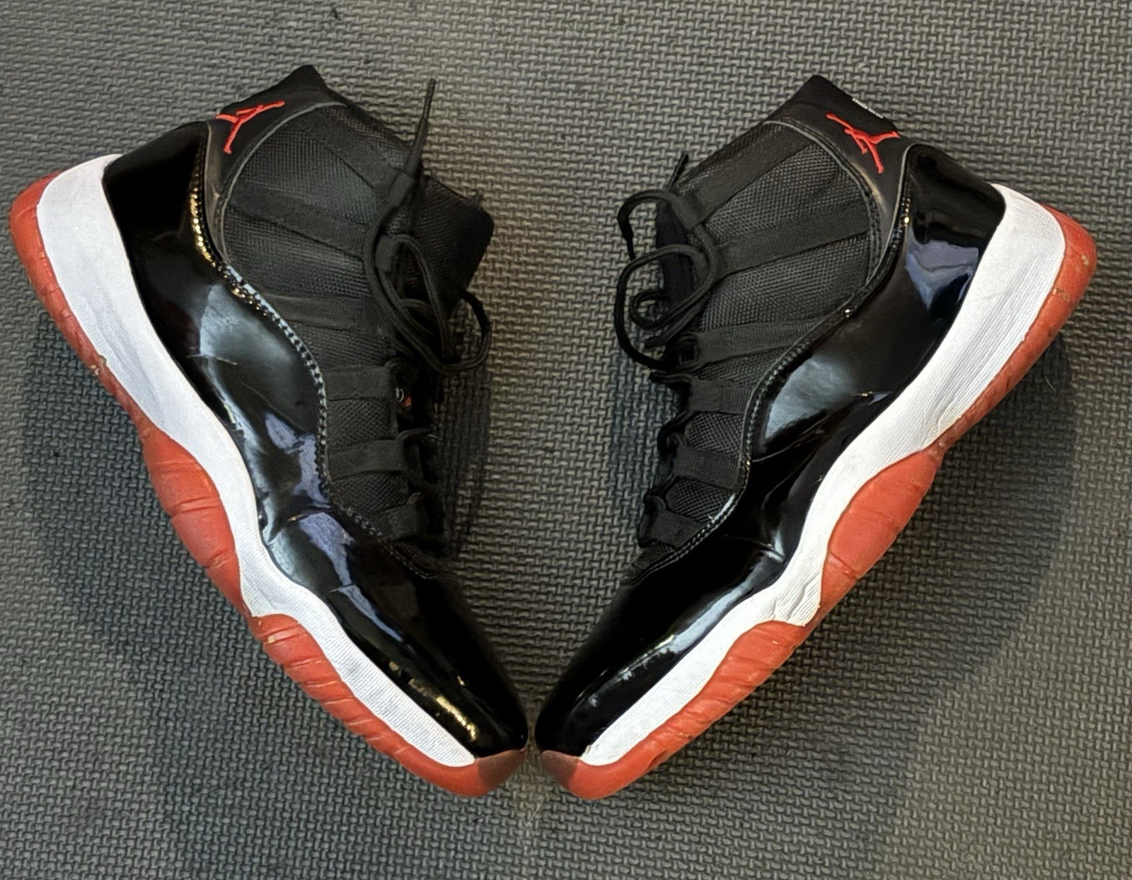 Jordan Retro 11 Bred (2019) Size 11 Men Sneakers 👟 Gently Used ,🚢s Fast For 🎄