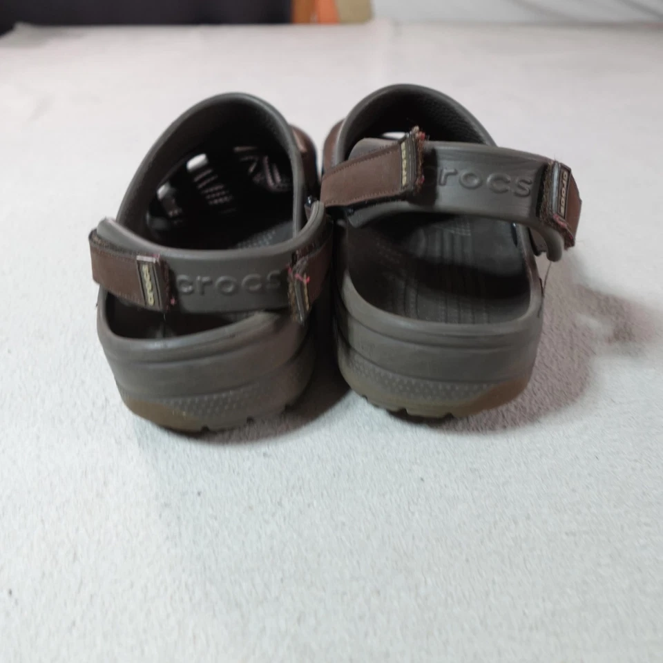 Crocs Yukon Zueco Zapatos Para Hombres Talla 12 Marrón Cuero Sandalias Sin Cordones Zapato Cómodo Foto 3 de 4