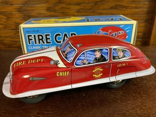 用于收藏家和爱好者的汽车电子的、电池和发条玩具