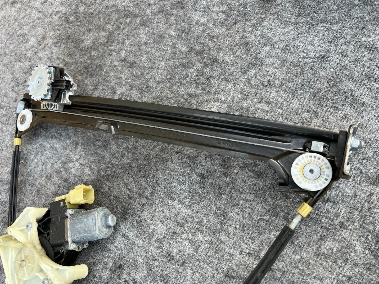 FRONT RIGHT WINDOW REGULATOR ASSEMBLY OEM 44K 14-20 MASERATI GHIBLI Q4