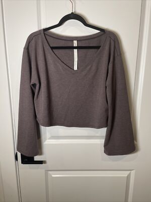 Lululemon Cropped Bell Sleeve Show Your Depth V Neck Pullover Size M/L Purple