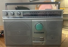 Magnavox D2810 Power Booster BoomBox AM/FM Radio W/ Power Cord TESTED VTG READ