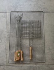 5 x barbecue stick/folks + 1 Barbecue net + 1 BBQ Grill Basket