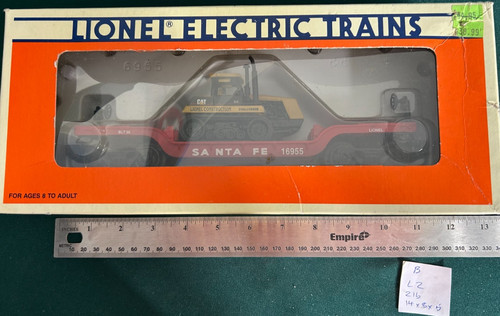 Coche plano deprimido Lionel AT & SF 16955 con carga ERTL Cat Challenger, nuevo en caja | Zustand: New
