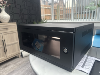 4HE Data AV Home Patch Cabinet 19'' abschließbarer Schlüssel