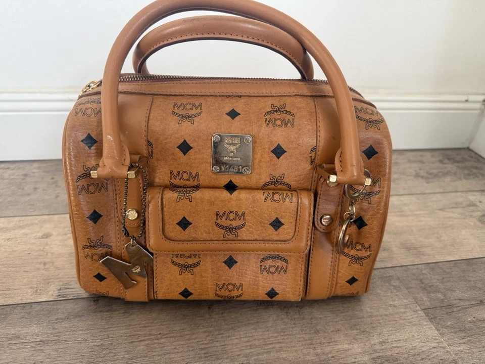MCM München sacoche cuir marron monogramme, zip, poches, V1461 - Photo 1/4