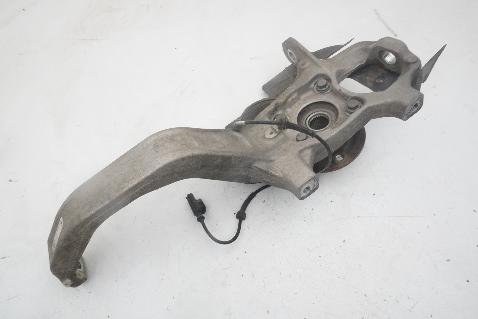 Maserati Levante Trofeo 2019 Front Right Steering wheel hub P/N 670106872