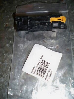 Genuine Genie Factory Part # 33608 33608GT Relay Socket