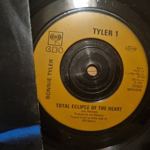 Bonnie Tyler - Total Eclipse Of The Heart CBS Records 7" Vinyl 45 RPM Single - Picture 2 of 3