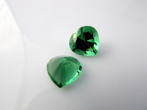 AAA++ Handmade Diamond Cut Emerald Quartz Brilliant Cut Heart Shape Stone 1 Pair - Picture 6 of 7
