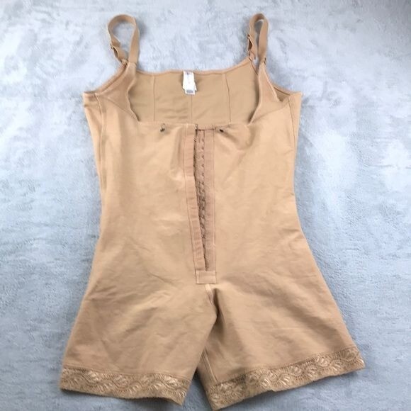 Foto 1 di 9