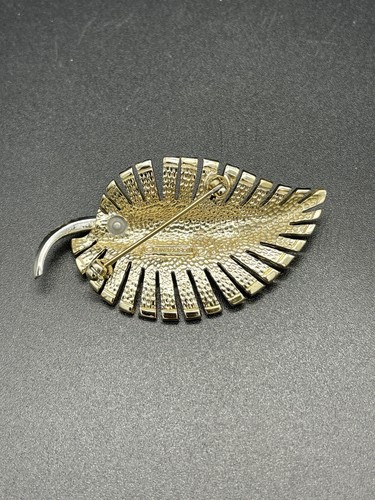 Vtg Boucher Gold Tone Leaf W/ Rhinestone Brooch 1960's MCM READ Missing 1 Stone - Picture 6 of 9