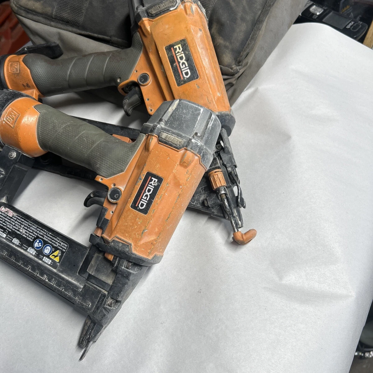 RIDGID R250AFE 15 Gauge Angled Finishing Nail Gun R150FSE Finish