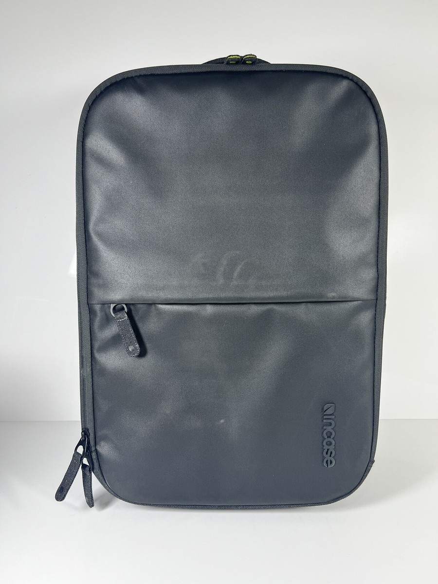 INCASE Eo Travel Roller Luggage 22” Upright Expandable Wheeled