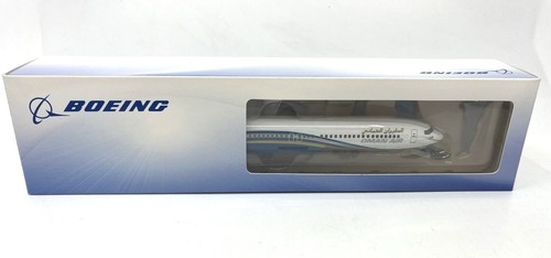 Hogan Wings, Oman Air, Boeing 737-900ER (Blaue Box Holzständer), 1:200