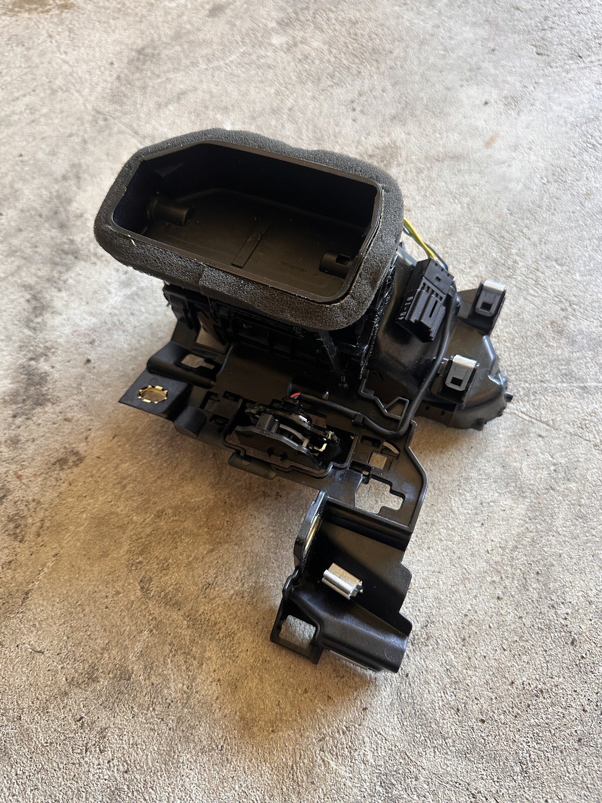 Lamborghini urus left side dash AC vent 4ML820901