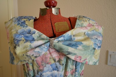GORGEOUS VINTAGE 80's CAPE SHOULDER FLORAL PRINT BY PANTAGIS COCKTAIL DRESS