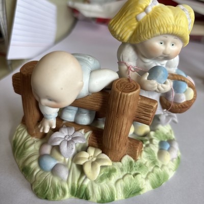 Vintage 1985 Cabbage Patch Kids FINDIN' EASTER TREATS Porcelain Figurine w/ Tag