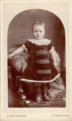 Young Girl Studio H.Friedmann Stratford CDV Card Photograph CDV2-49