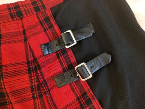 Hot Topic Skirt Retro Goth Grunge Red Plaid with Black Inset Asymmetrical Hem S - Picture 3 of 5