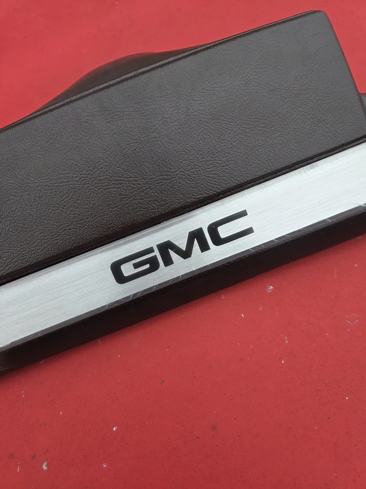 GMC S15 1982-1985 Jimmy rojo OEM volante bocina botón Foto 3 de 4