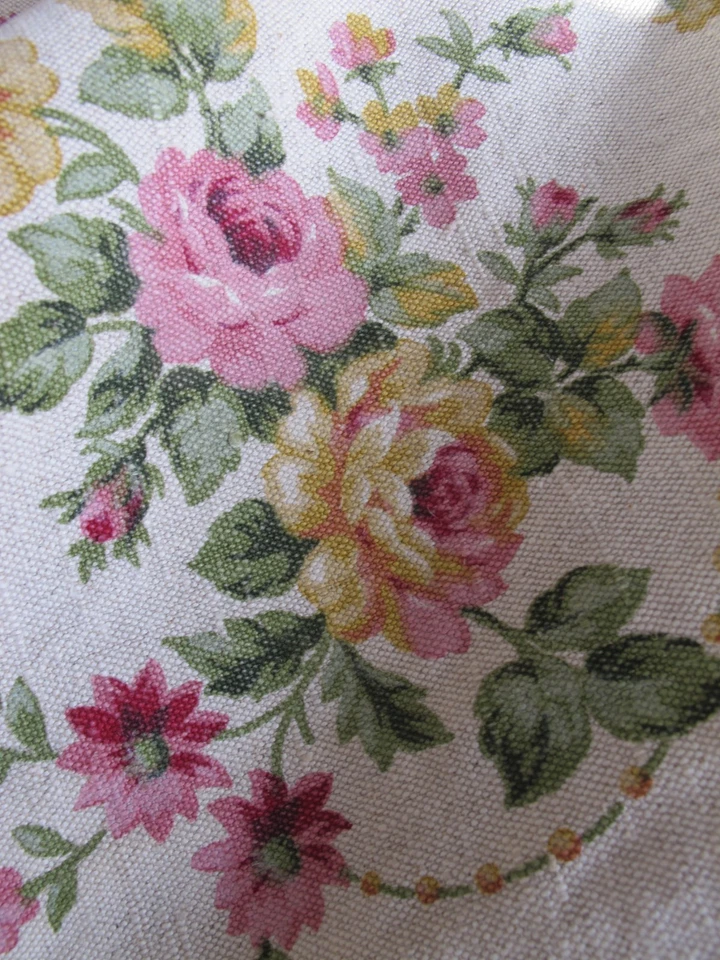 TISSU ANCIEN IMPRIME  MAIN " ESTRAMADURE"  A DECOR DE ROSES POUR CREATION - Photo 4/4