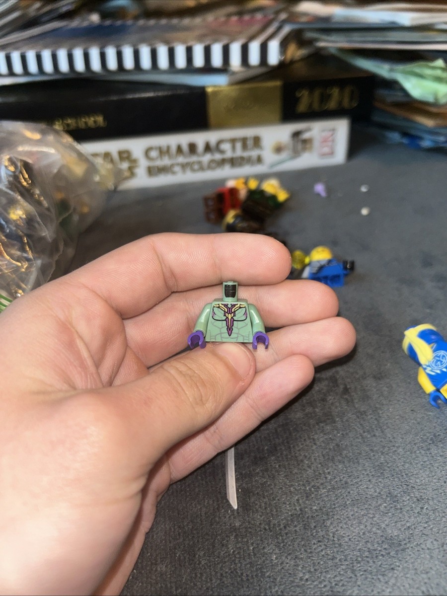 NEW LEGO - Torso - Super Heroes - Vision Green Sand x1 - 76032