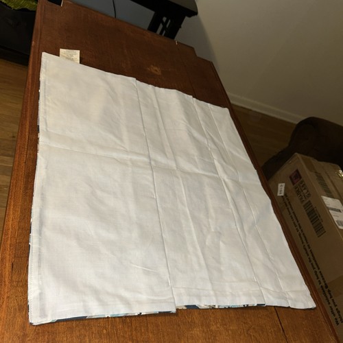 Encore Faux Roman Lined Shade Valance Blue/white Floral Pattern 23”length X26”w - Picture 4 of 4