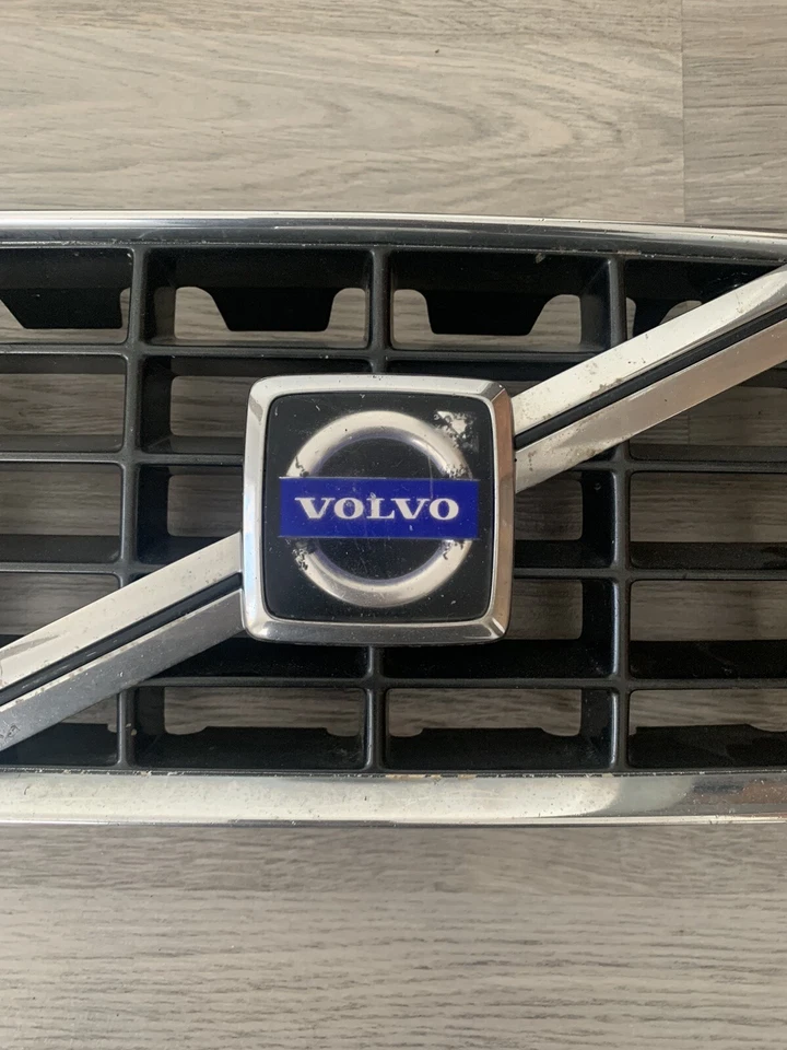 01 02 03 04 OEM Volvo S60 parrilla superior cromada con emblema  Foto 4 de 4
