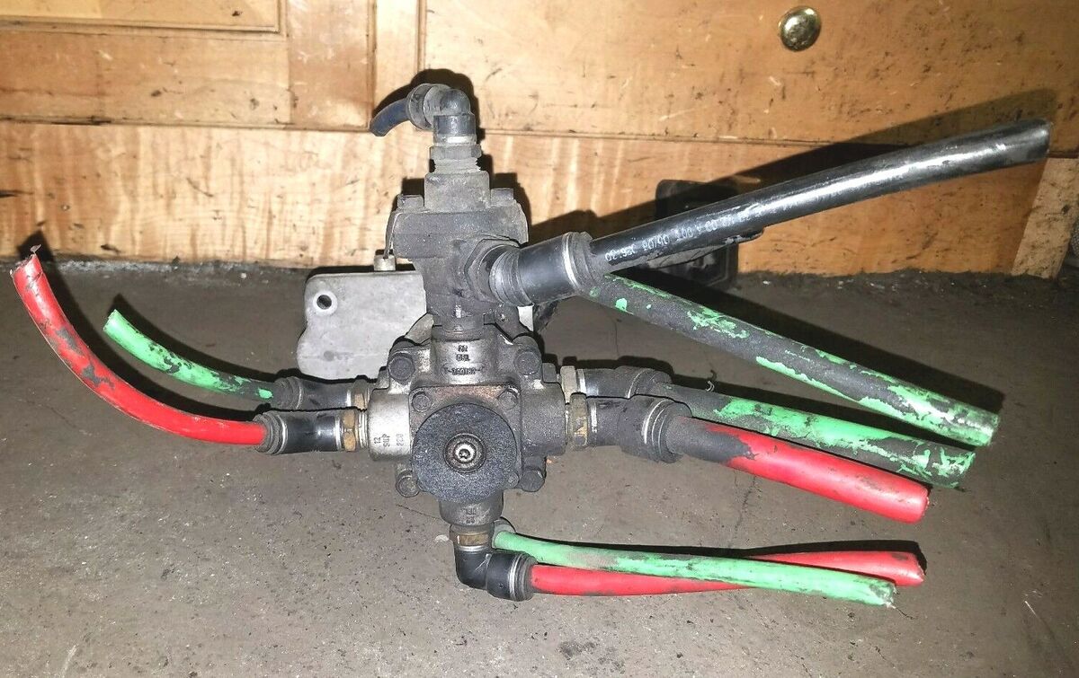 Bendix T-290181-f Brake Valve Freightliner Pedal A12-21303 Bendix T-290181-f Brake Valve Freightliner Pedal A12-21303