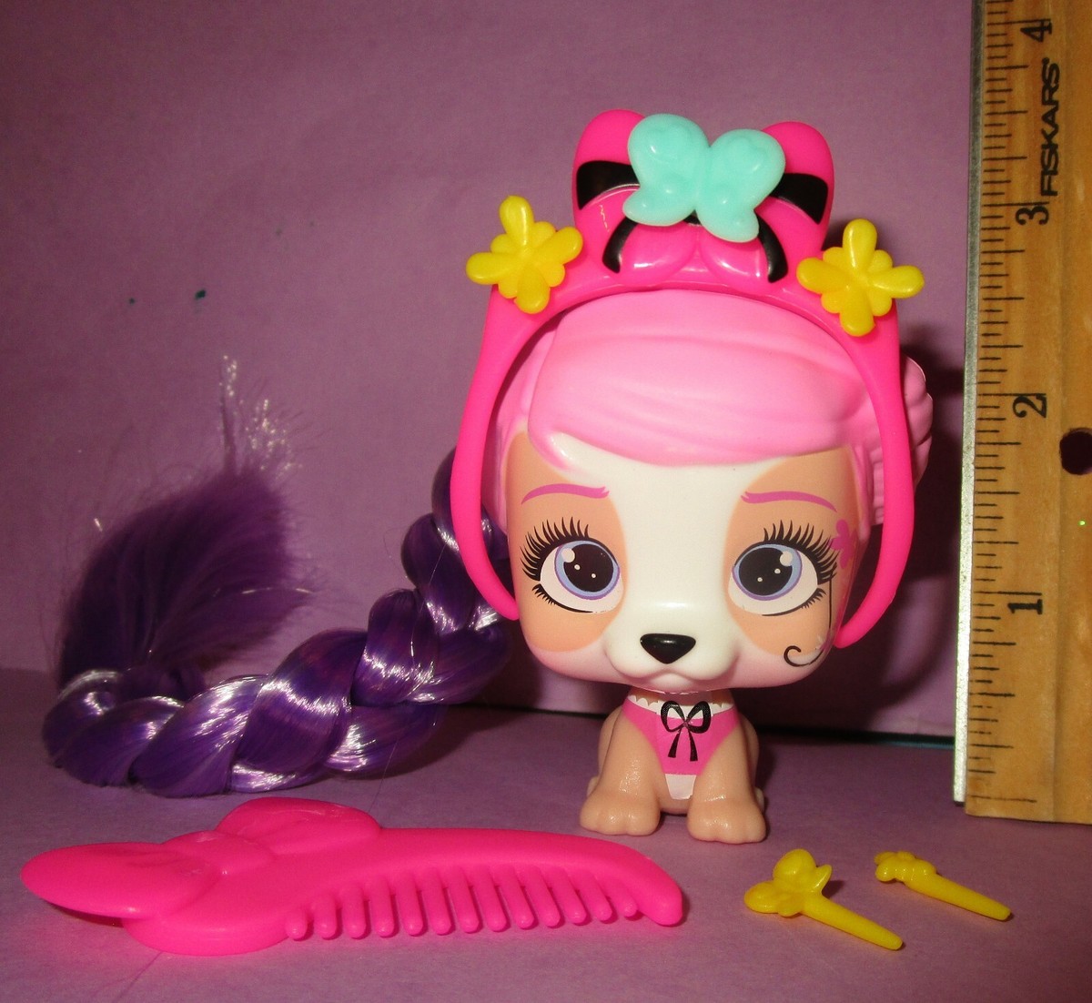 Mini Brands VIP PETS Mini Fans Spring Vibes Muñeca Perrita