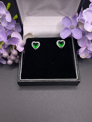 Ohrstecker Weißgold-Finish grüner Smaragd Herzschliff erstellt Diamant